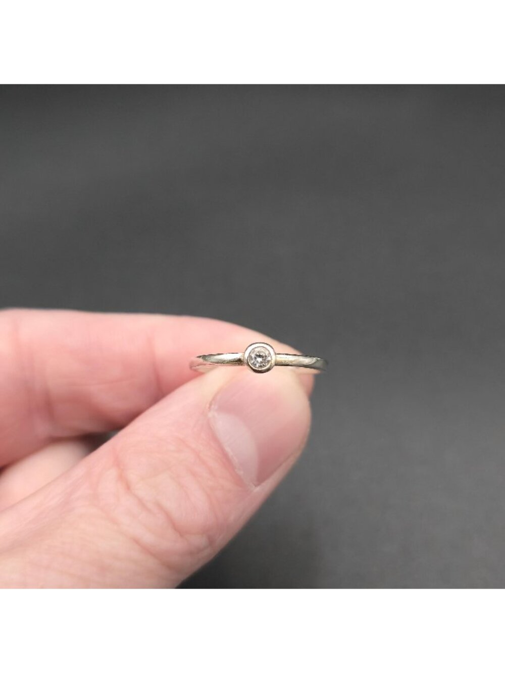 Size 7 Sterling Silver Cubic Zirconia Round Bezel Set Solitaire Stacking Ring A9